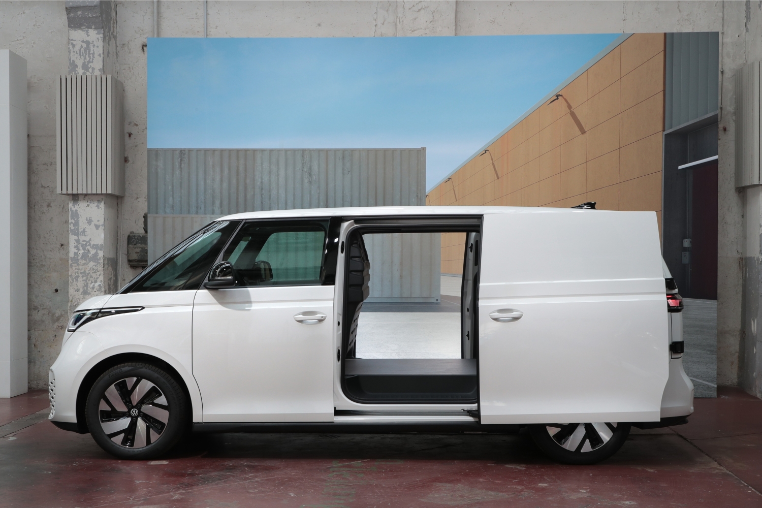New ID. Buzz Cargo with 250 mm longer wheelbase