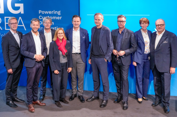 Members of the Boards of Management of Volkswagen AG and the Volkswagen brand with Wolfsburg Mayor Dennis Weilmann and Dr. Tim Schumacher, Member of the Board of Management of Wolfsburg AG, at the International Suppliers Fair (IZB) in Wolfsburg.