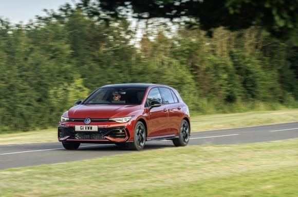 Golf Hatch R-Line 1.5 TSI 150ps 6-Speed Manual | Kings Red Premium Metallic