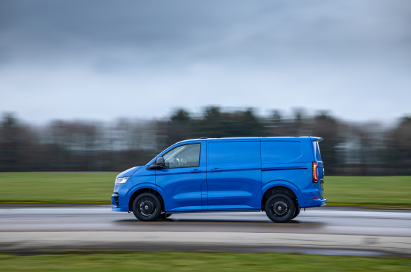 Volkswagen Commercial Vehicles introduces new Transporter Commerce Pro S