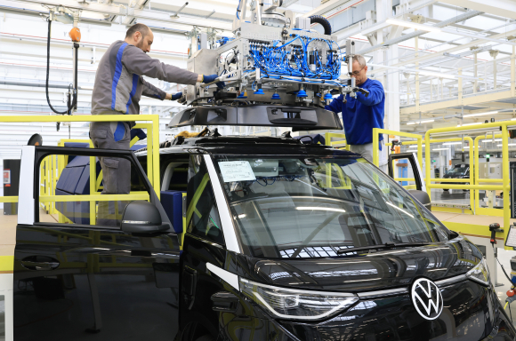 Pre series production of the fully autonomous ID. Buzz has already begun at the Hannover plant, marking the next step toward the industrialization of autonomous mobility in Europe. 