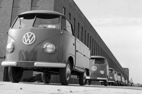Due to its great success, a second plant for the VW Bus was built in Hanover – completed in just one year.