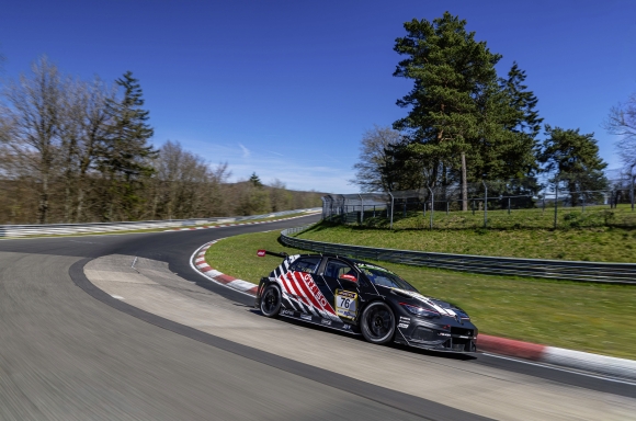 Golf GTI Clubsport 24h in '50 Years of GTI' design for the Nürburgring race 