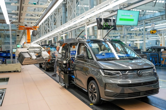 Caravelle (formerly Multivan) and California: Production of the enhanced models starts at Volkswagen Commercial Vehicles in Hanover