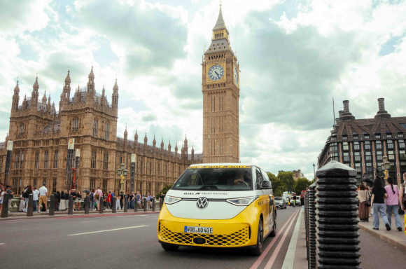 World Record™ with the ID. Buzz: “Most countries visited in a continuous journey by a battery powered electric vehicle”