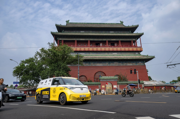 World Record™ with the ID. Buzz: “Most countries visited in a continuous journey by a battery powered electric vehicle”