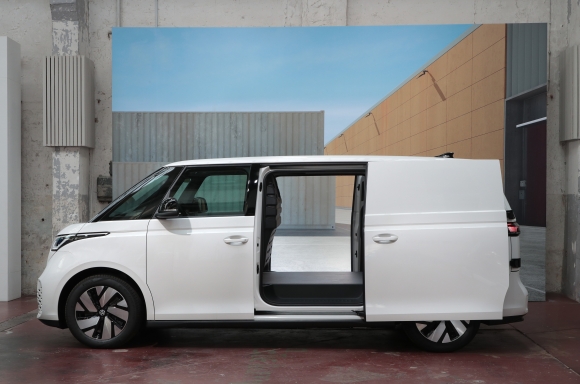 New ID. Buzz Cargo with 250 mm longer wheelbase