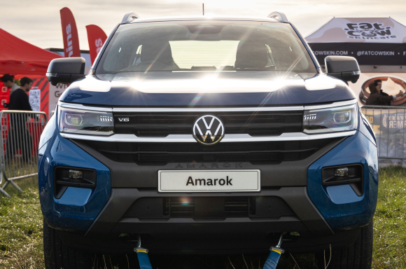 Volkswagen Commercial Vehicles celebrates Britain’s Fittest Farmers at Diddly Squat Farm